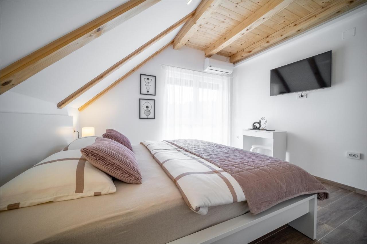 Villa Nesa - Beautiful Guest House At Continental Croatia With Outdoor Swimming Pool, Sauna And 3 Bedrooms Plaski Экстерьер фото